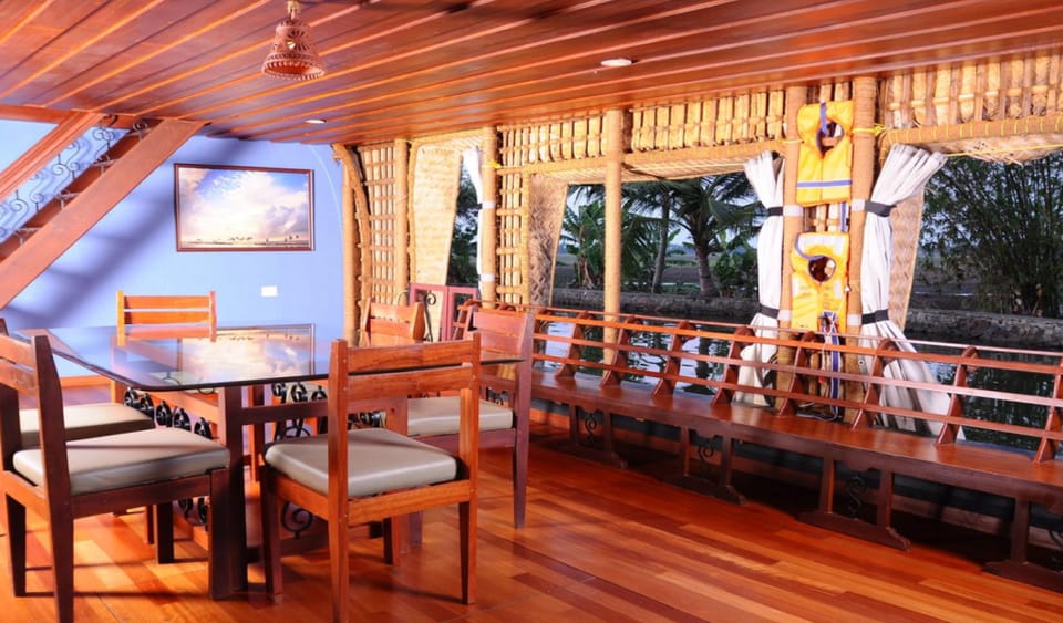 Best Kerala Houseboat Hotel in Alappuzha