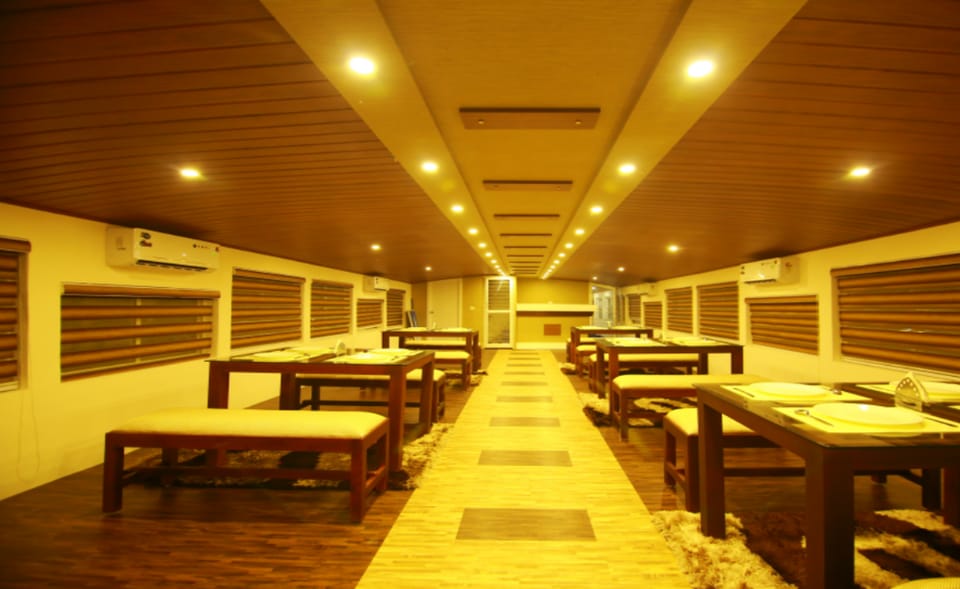 Best Kerala Houseboat Hotel in Alappuzha