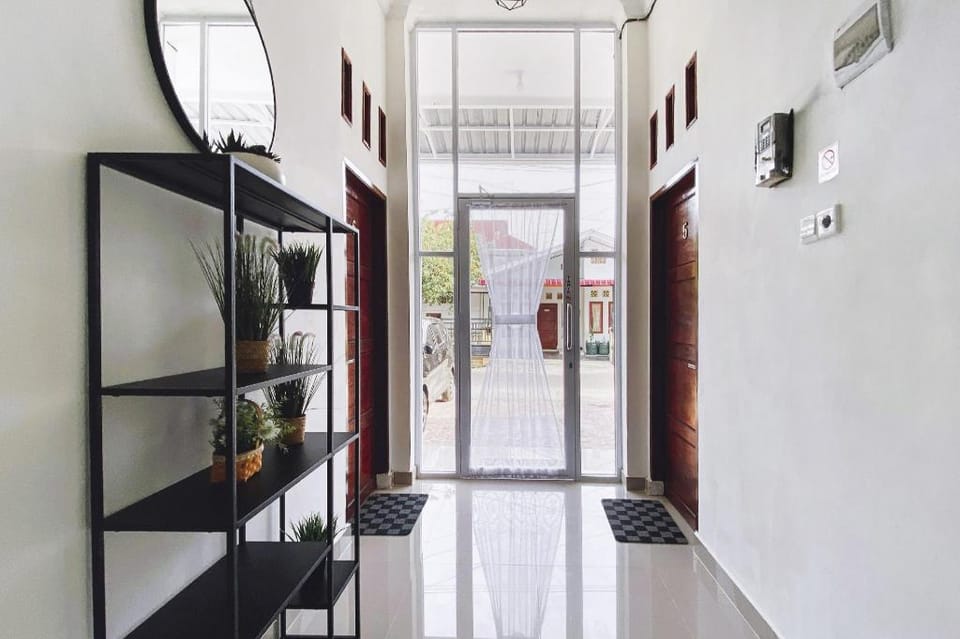 RedDoorz Syariah Near RSUP Dr. M. Djamil Padang Hotel in Padang