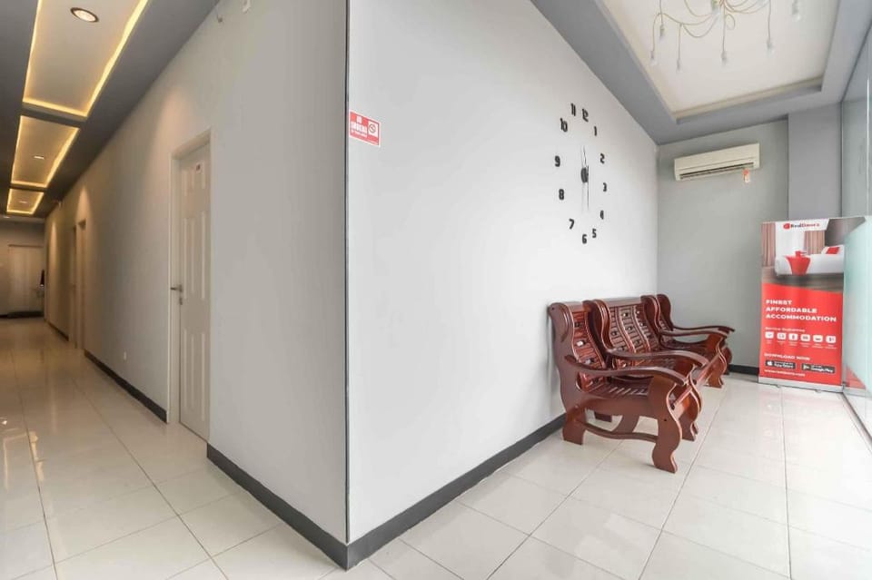 RedDoorz Plus near Millenium ICT Centre Medan 2 Bed and Breakfast in Indonesia