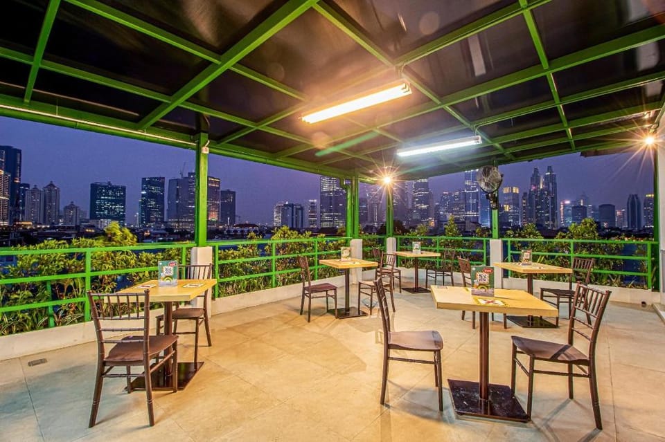DENZ Premiere Genteng Ijo Hotel in South Jakarta City
