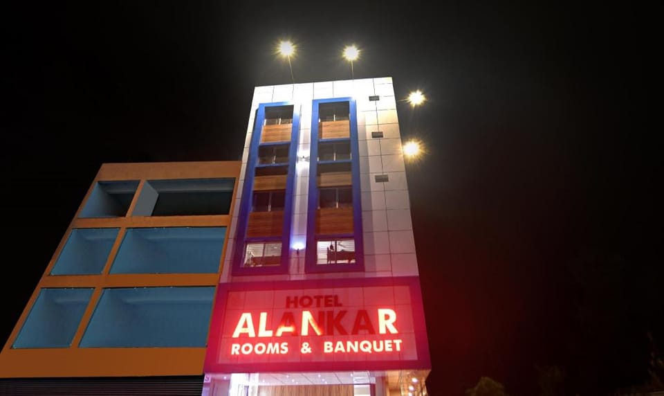 Treebo Alankar Hoshangabad Road Hotel in India