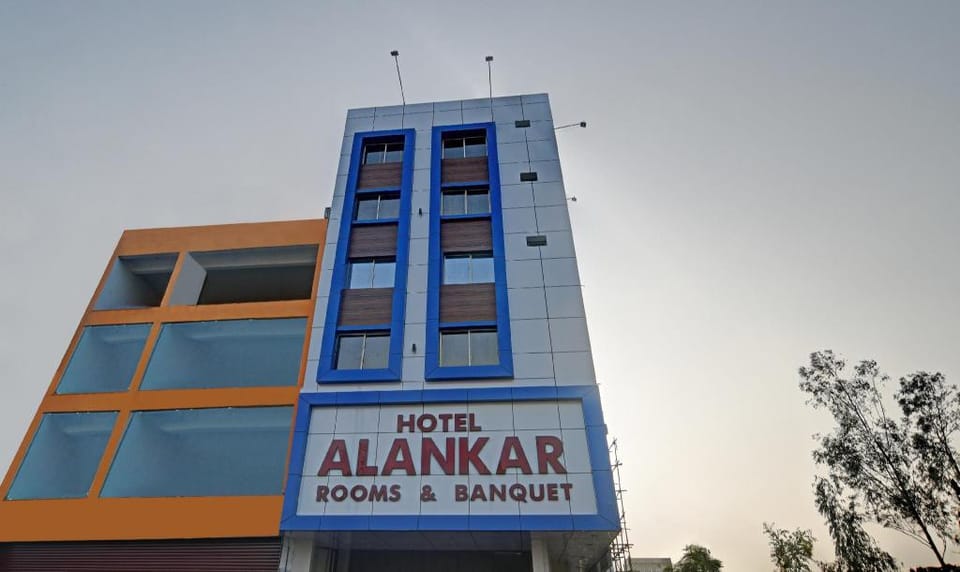 Treebo Alankar Hoshangabad Road Hotel in India
