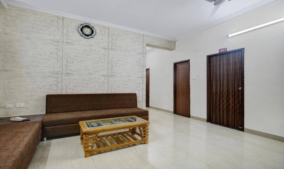 Treebo Alankar Hoshangabad Road Hotel in India