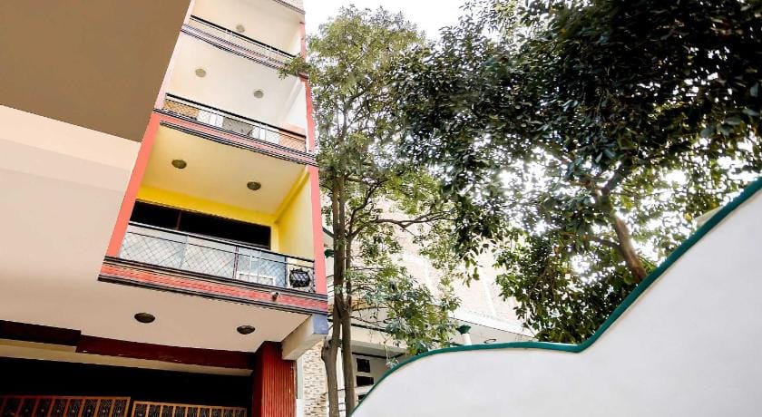 SPOT ON Hotel Harry's 1 Near Select Citywalk Mall Hotel in New Delhi