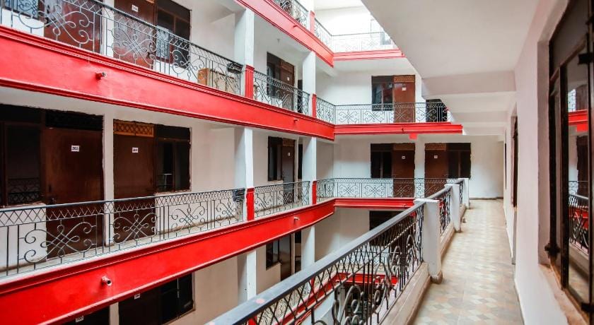 SPOT ON Hotel Harry's 1 Near Select Citywalk Mall Hotel in New Delhi