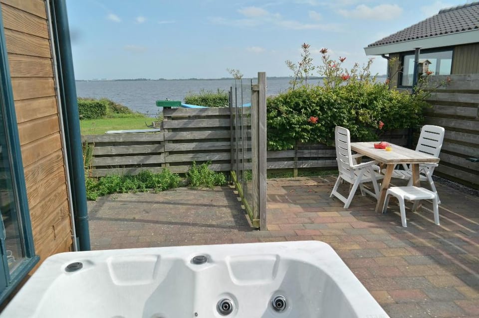Entire house - 4 pers Holiday home Aurora with directly on the Lauwersmeer Vacation rental in Anjum