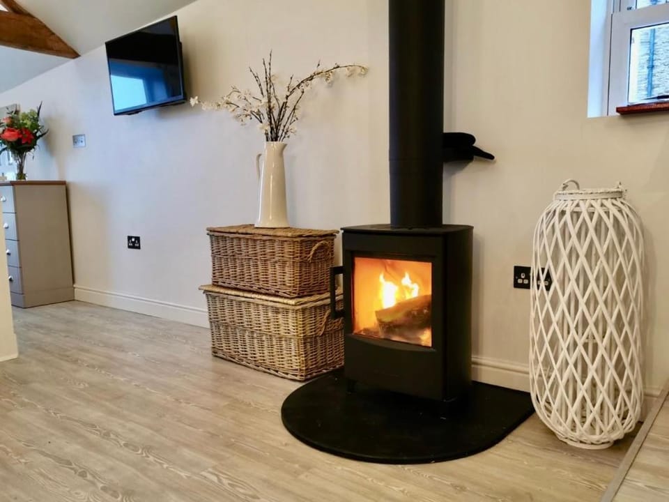 The Stables cozy cottage with views and a hot tub Vacation rental in Wales