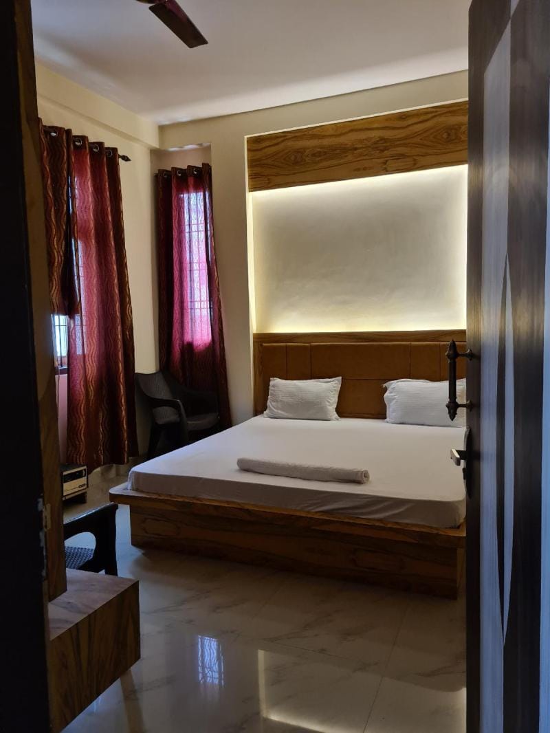 Grace (3bhk 4 beds with 2 bathroom &a kitchen) Apartment in Varanasi