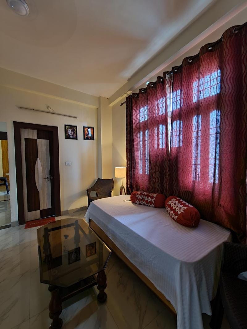 Grace (3bhk 4 beds with 2 bathroom &a kitchen) Apartment in Varanasi