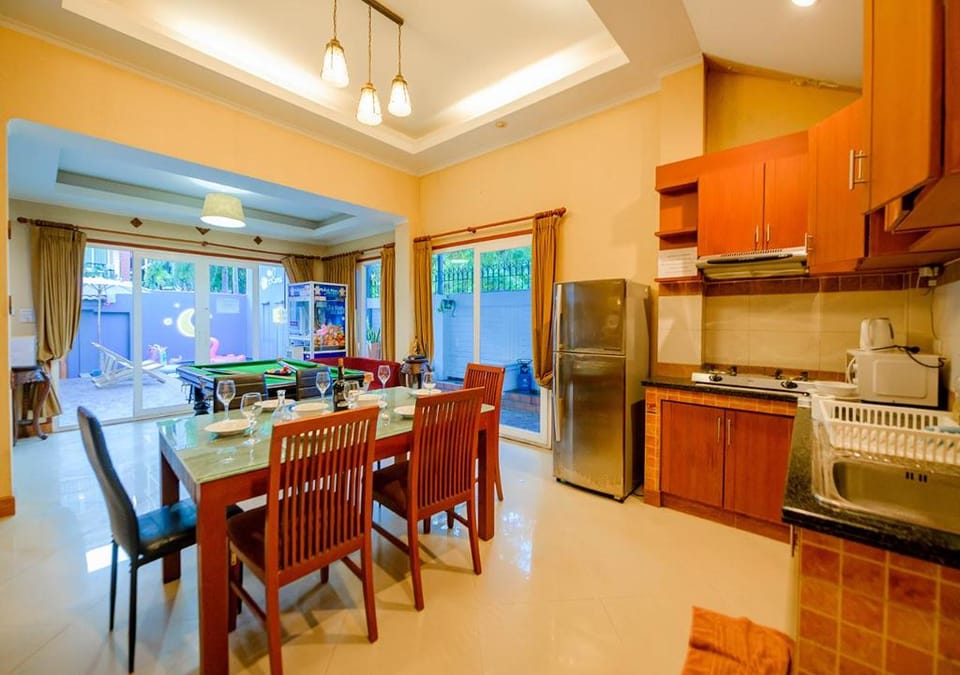 4 Bedroom Pool Villa 2  km from Walking street Villa in Pattaya City
