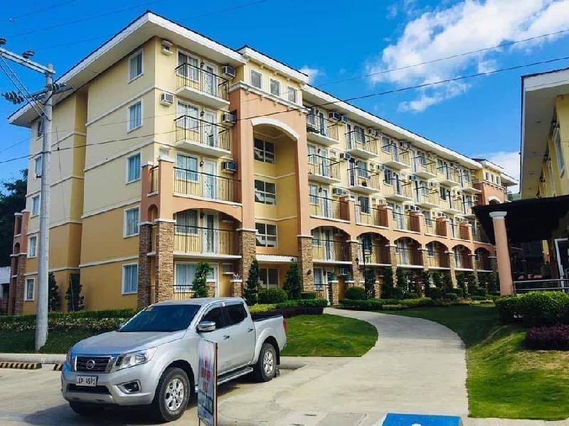 Spacious 1BR@Arezzo Place Davao+Pool+WIFI+Netflix Apartment in Davao City