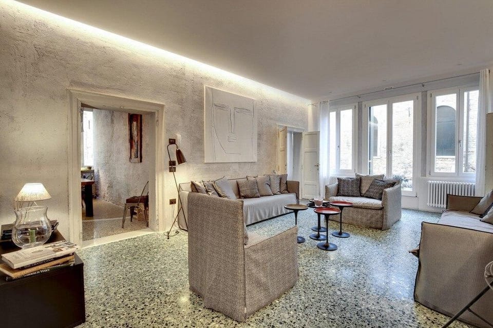 STUNNING MODERN APARTMENT IN THE HEART OF VENICE Apartment in San Marco