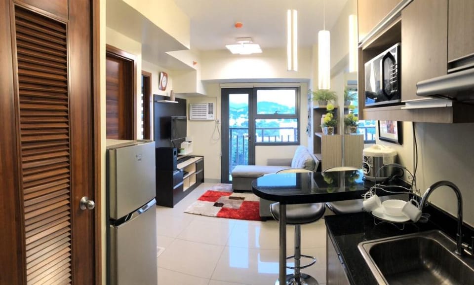 1 BR Condo Unit with  Balcony and Netflix Apartment in Lapu-Lapu City
