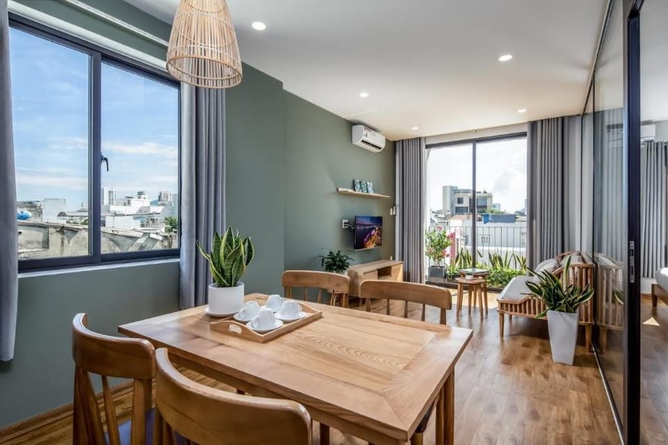 Căn hộ gần cầu Rồng, có ban công và cửa sổ lớn 3A Apartment in Da Nang