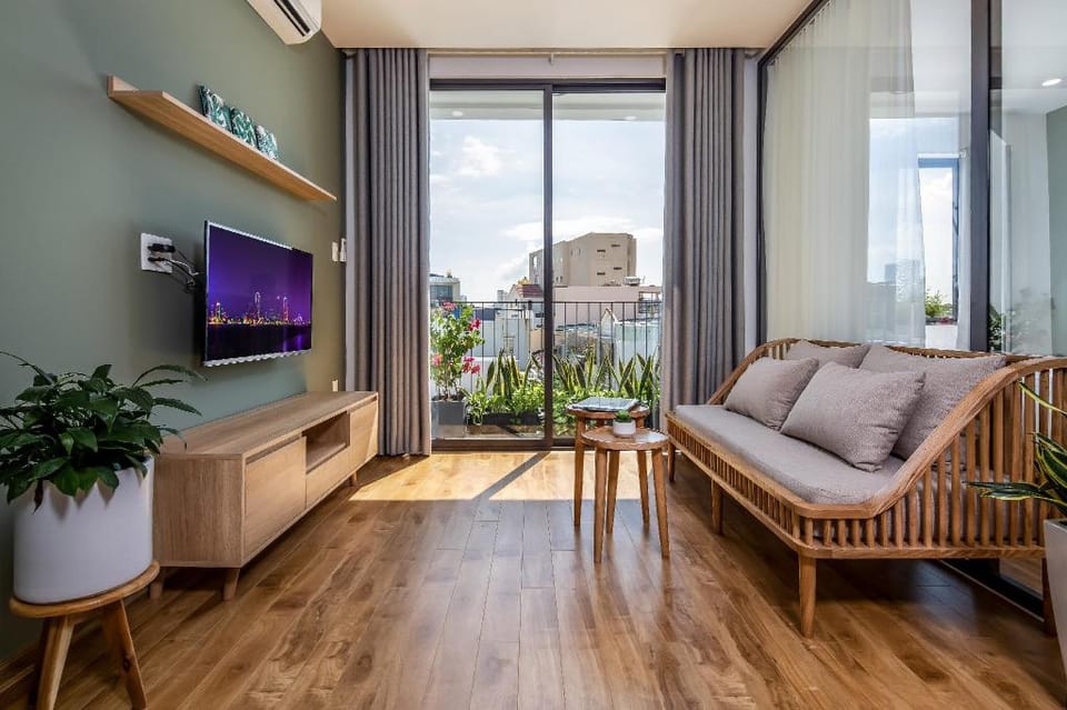 Căn hộ gần cầu Rồng, có ban công và cửa sổ lớn 3A Apartment in Da Nang
