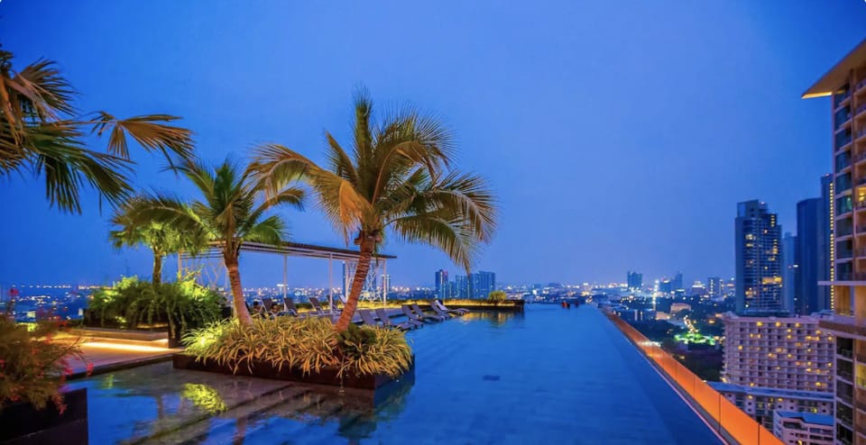 The Glamorous 5star lifestye @ Riviera WongAmat Apartment in Pattaya City