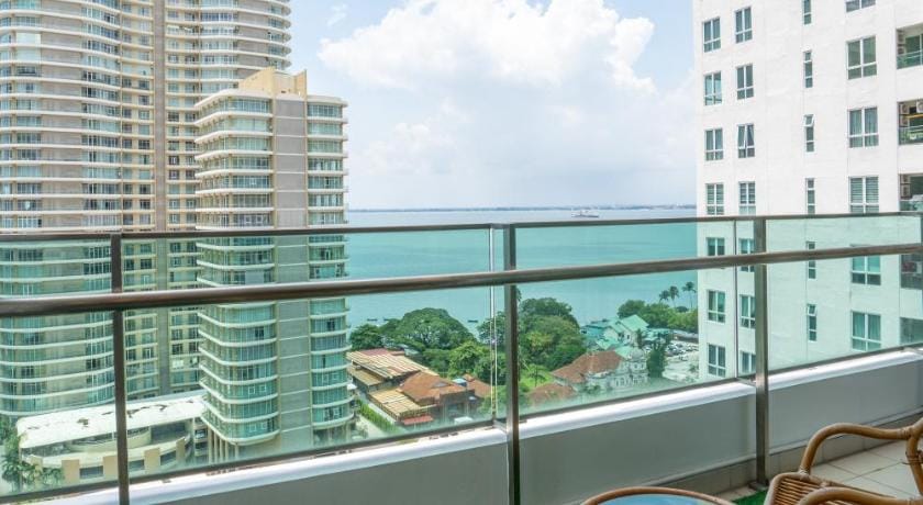 City and Seaview Condo at Gurney, Georgetown Apartment in George Town