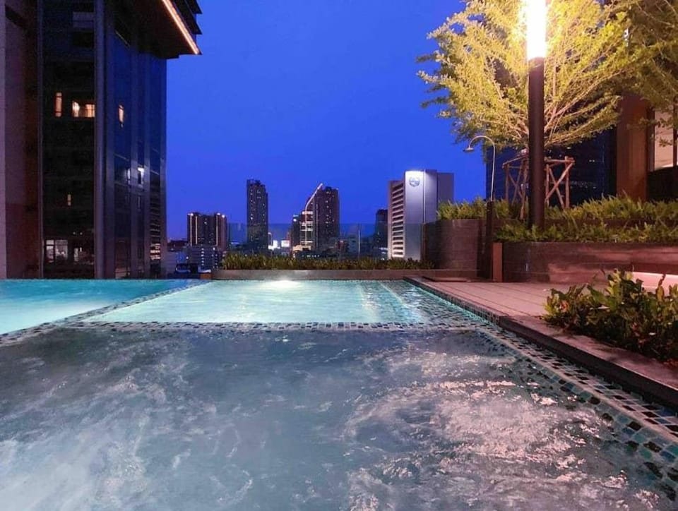 Grey Life /Near Central world, king power, siam Apartment in Bangkok