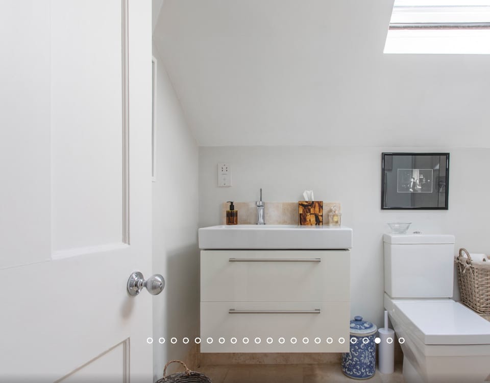 3-Bedroom Mews House with Garden and parking Apartment in London