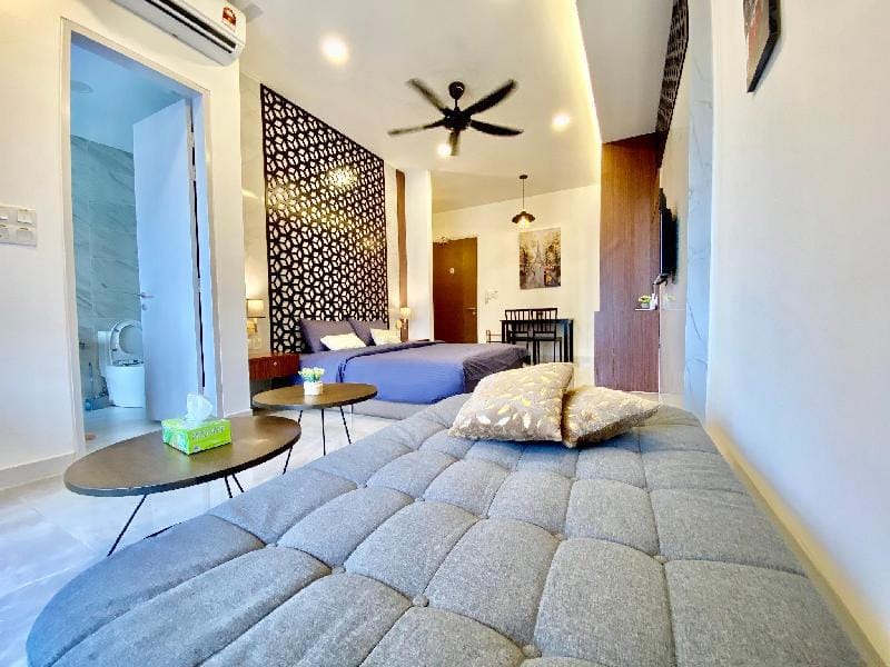 MWHolidayA2407【Modern Suites】Sea+Pool View Apartment in Malacca