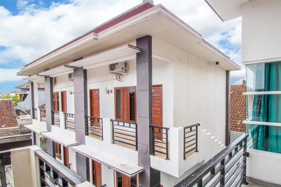 OYO 3161 Dayuni Guest House Hotel in Denpasar