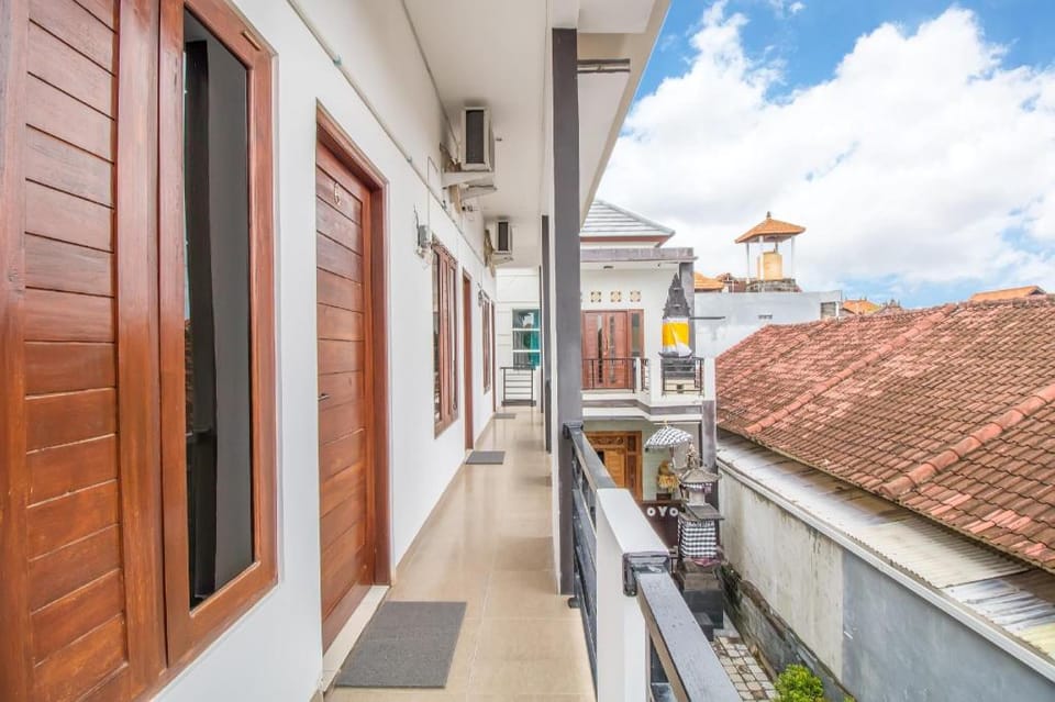 OYO 3161 Dayuni Guest House Hotel in Denpasar