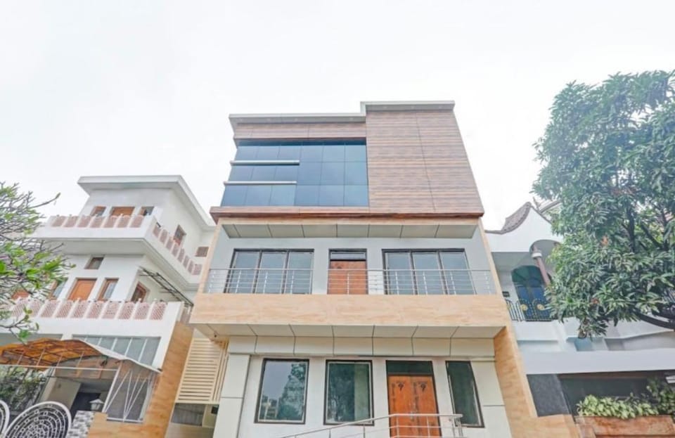 Flagship Hotel BR Inn Near Dwarka Sector 9 Metro Station Hotel in Delhi