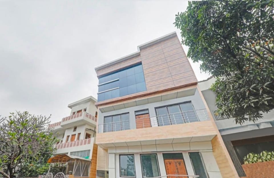 Flagship Hotel BR Inn Near Dwarka Sector 9 Metro Station Hotel in Delhi