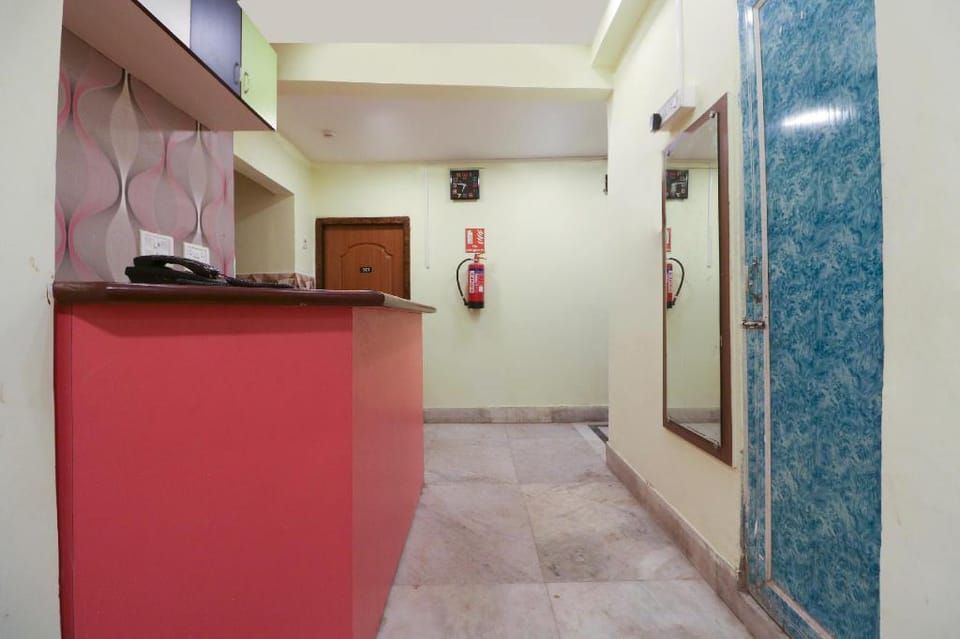 Super Hotel O Home Cozy Studio Collage Square Hotel Maya International Near St. Thomas's Church Hotel in Kolkata