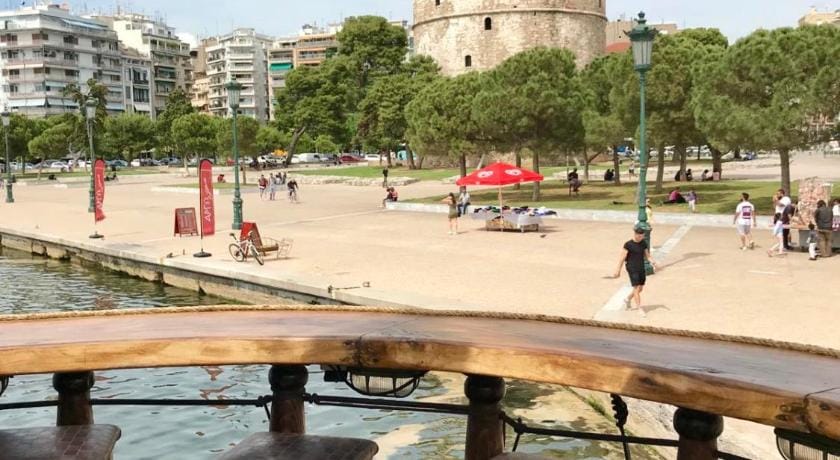 2BD- Perfect Location with square views Apartment in Thessaloniki