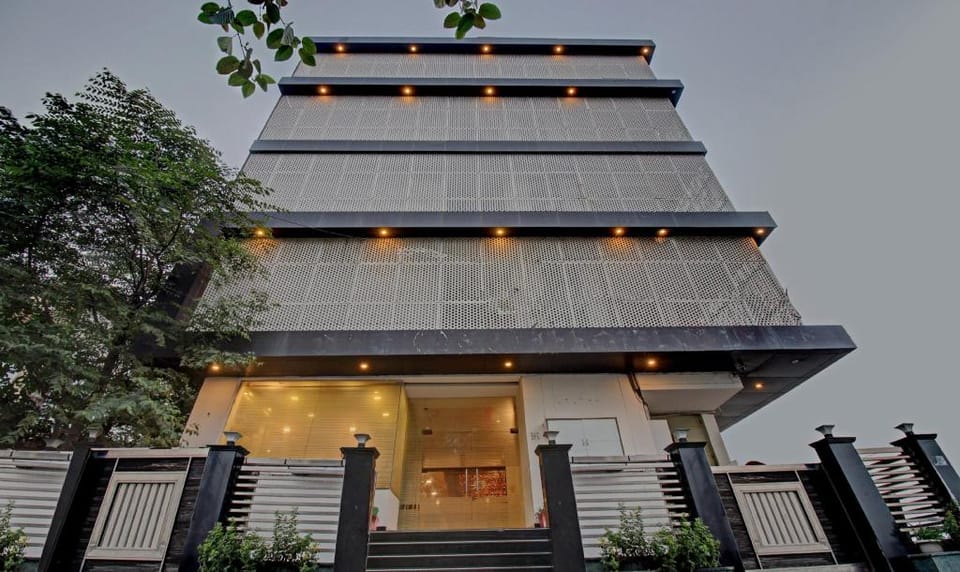 Treebo Silver Grand Hotel in Lucknow