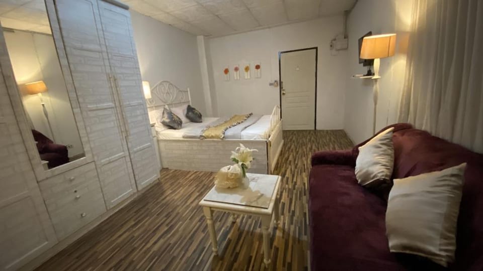 Princess Resort Wacharapol Thanommit Park 12 Apartment in Bangkok