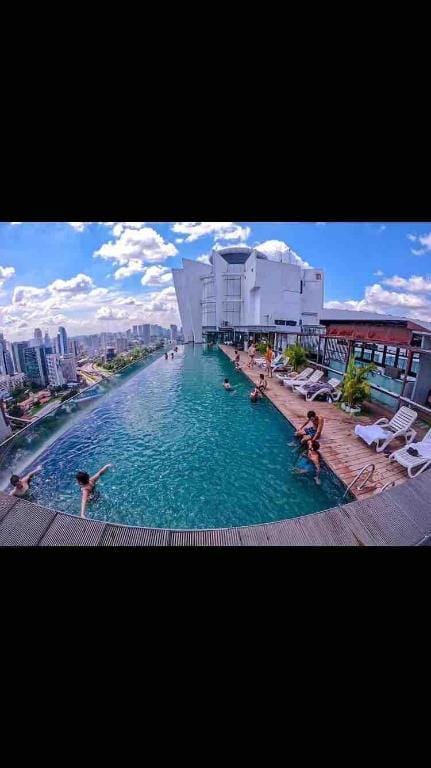 KLCC View  Infinity Pool  Big Serviced Condo Vacation rental in Federal Territory of Kuala Lumpur