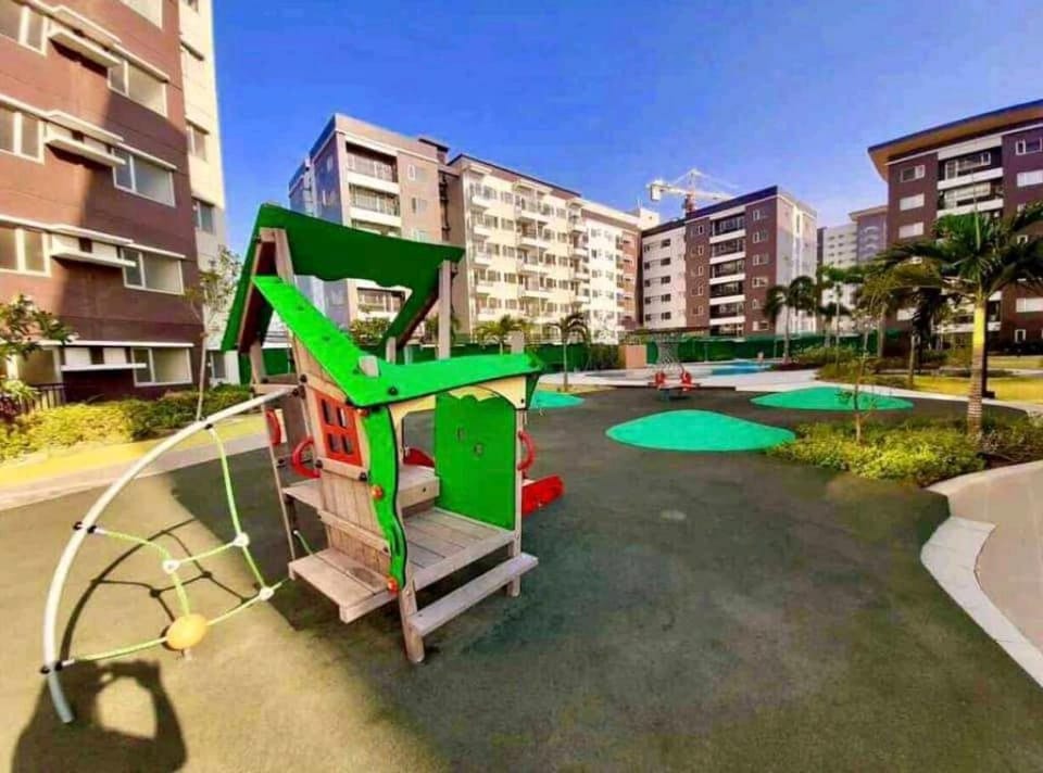 AVIDA TOWER2 , SHORTWALK ESPLANADE, SMALLVILE & SM Apartment in Iloilo City