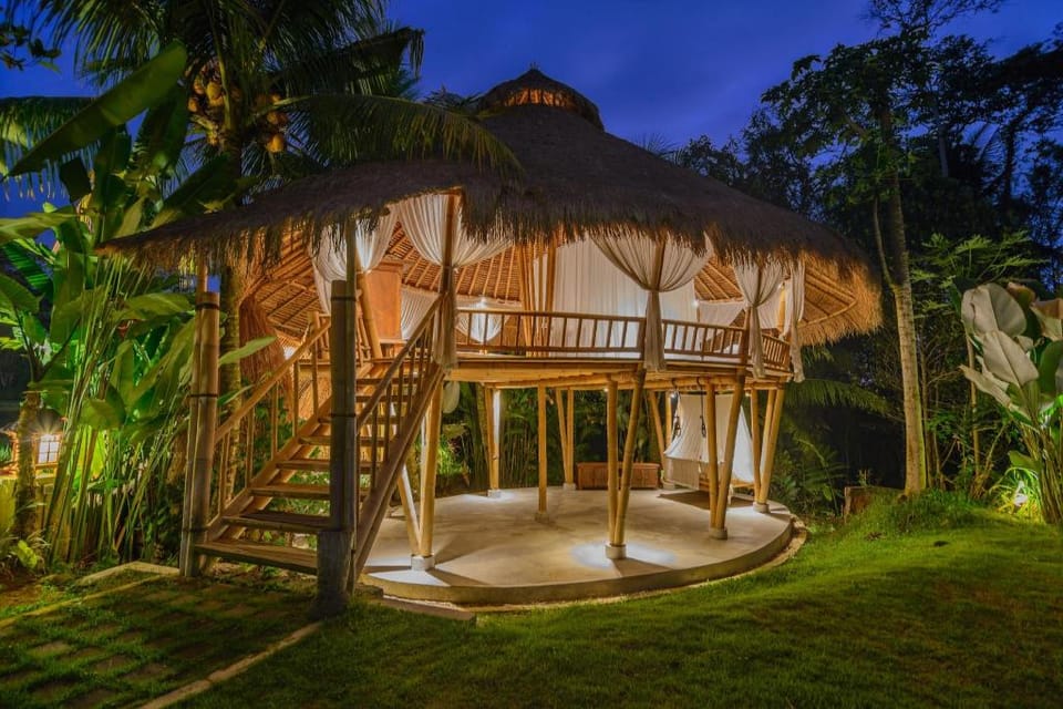 Secret Jungle Rice field Villa by famous designer Villa in Tampaksiring