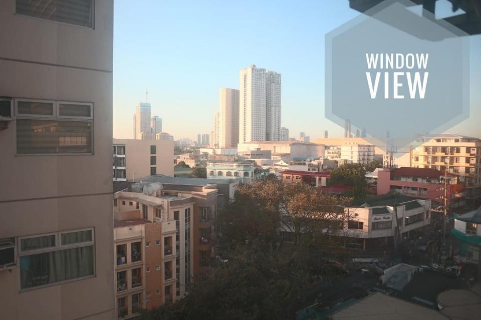 A simple yet cozy room in the heart of a busy city Apartment in Mandaluyong