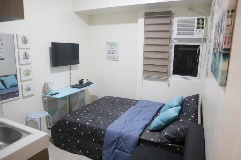 A simple yet cozy room in the heart of a busy city Apartment in Mandaluyong