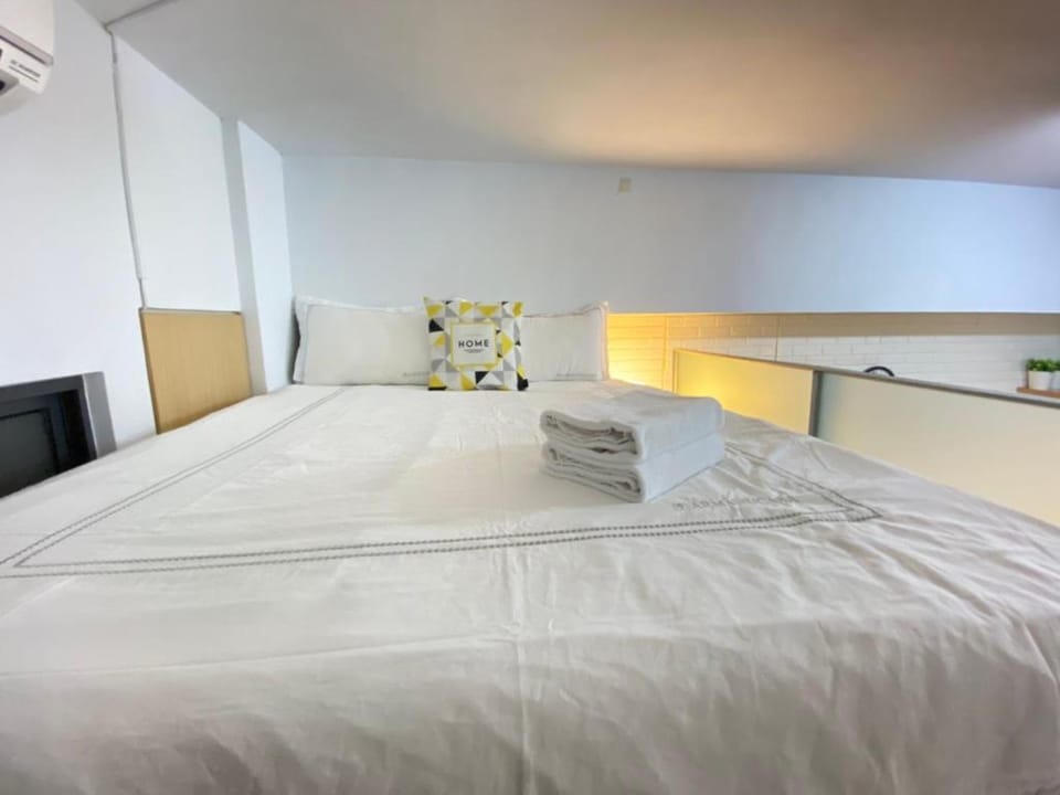 Loft Retreat in Ximen 西門設計感樓中樓舒適小宅(405) Apartment in Taipei City
