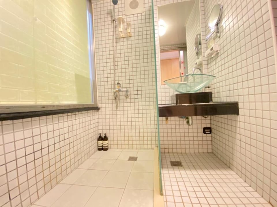 Loft Retreat in Ximen 西門設計感樓中樓舒適小宅(405) Apartment in Taipei City