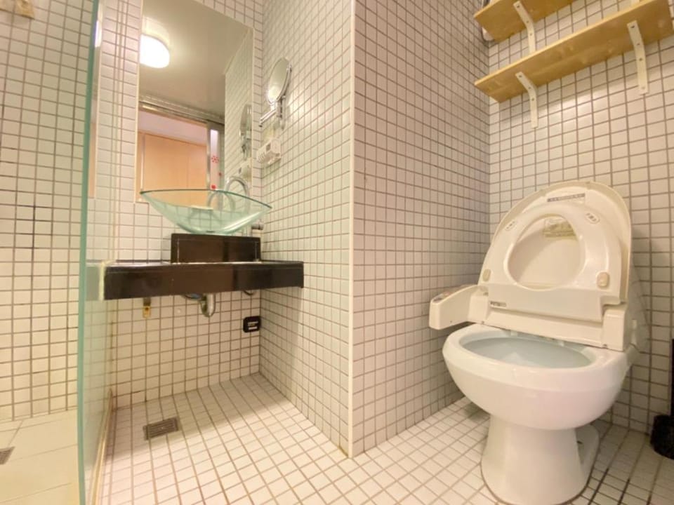 Loft Retreat in Ximen 西門設計感樓中樓舒適小宅(405) Apartment in Taipei City