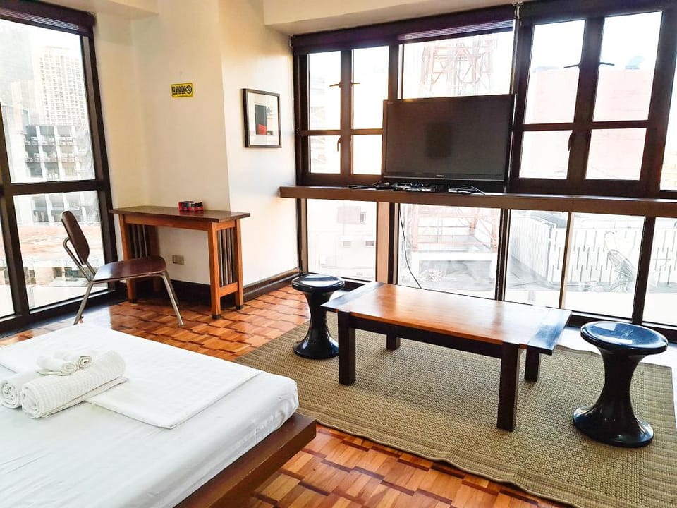 Makati Glass view Flats (Free Netflix) Apartment in Pasay