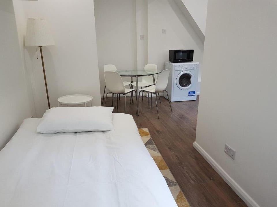 Charmstay Apartment Large on Piccadilly Line Apartment in London