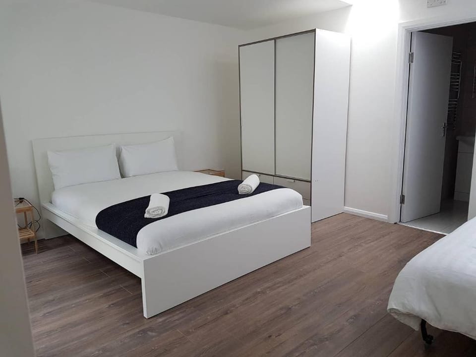 Charmstay Apartment Large on Piccadilly Line Apartment in London