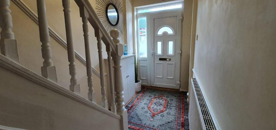Private 4 bedrooms Victorian House Apartment in London