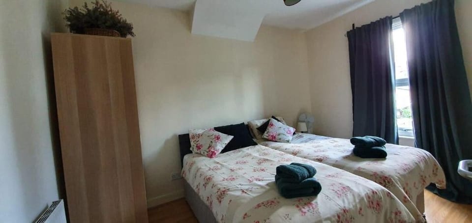 Private 4 bedrooms Victorian House Apartment in London