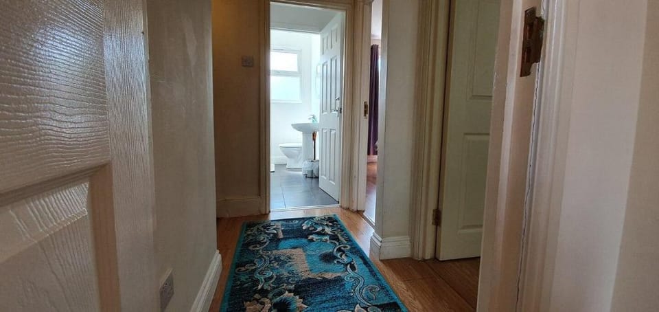 Joseph House on the Piccadilly Line Apartment in London