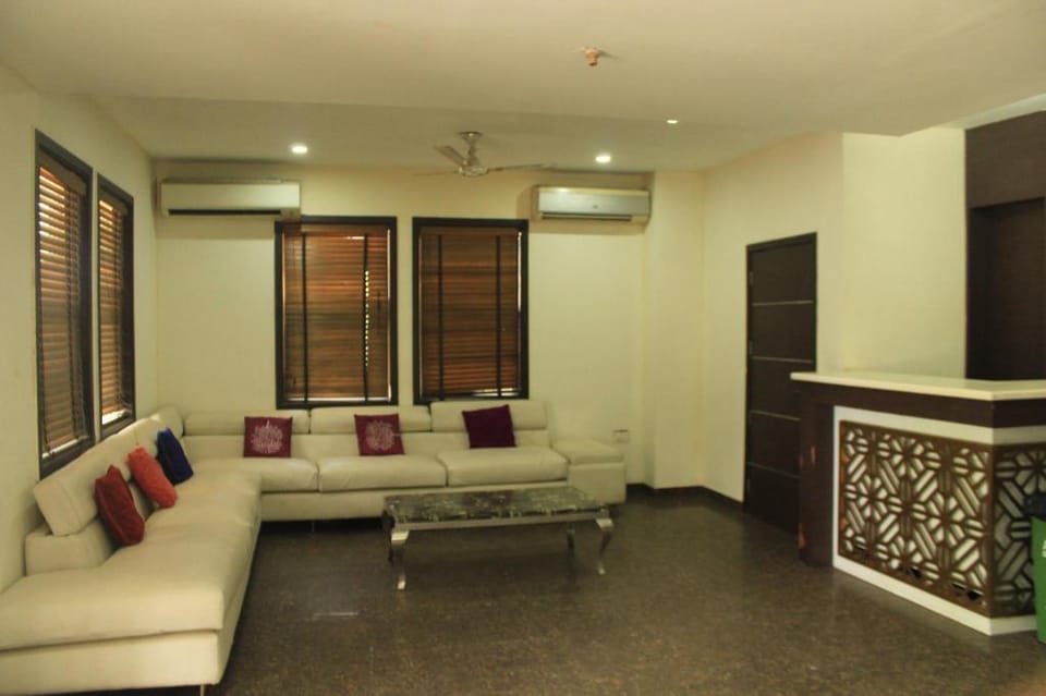 5BHK Farm house in Delhi by MapMyRoom Vacation rental in Delhi