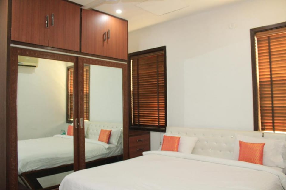 5BHK Farm house in Delhi by MapMyRoom Vacation rental in Delhi