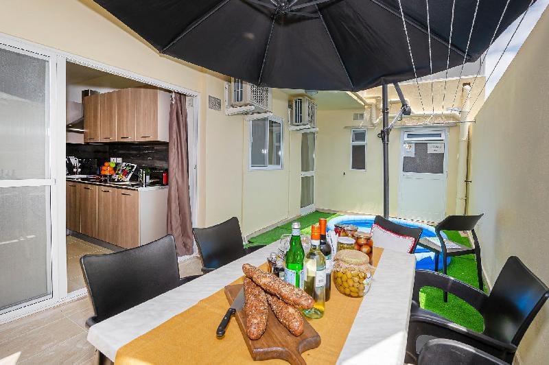 Summer Breeze 3 Bedroom Maisonette with terrace Apartment in Saint Paul's Bay